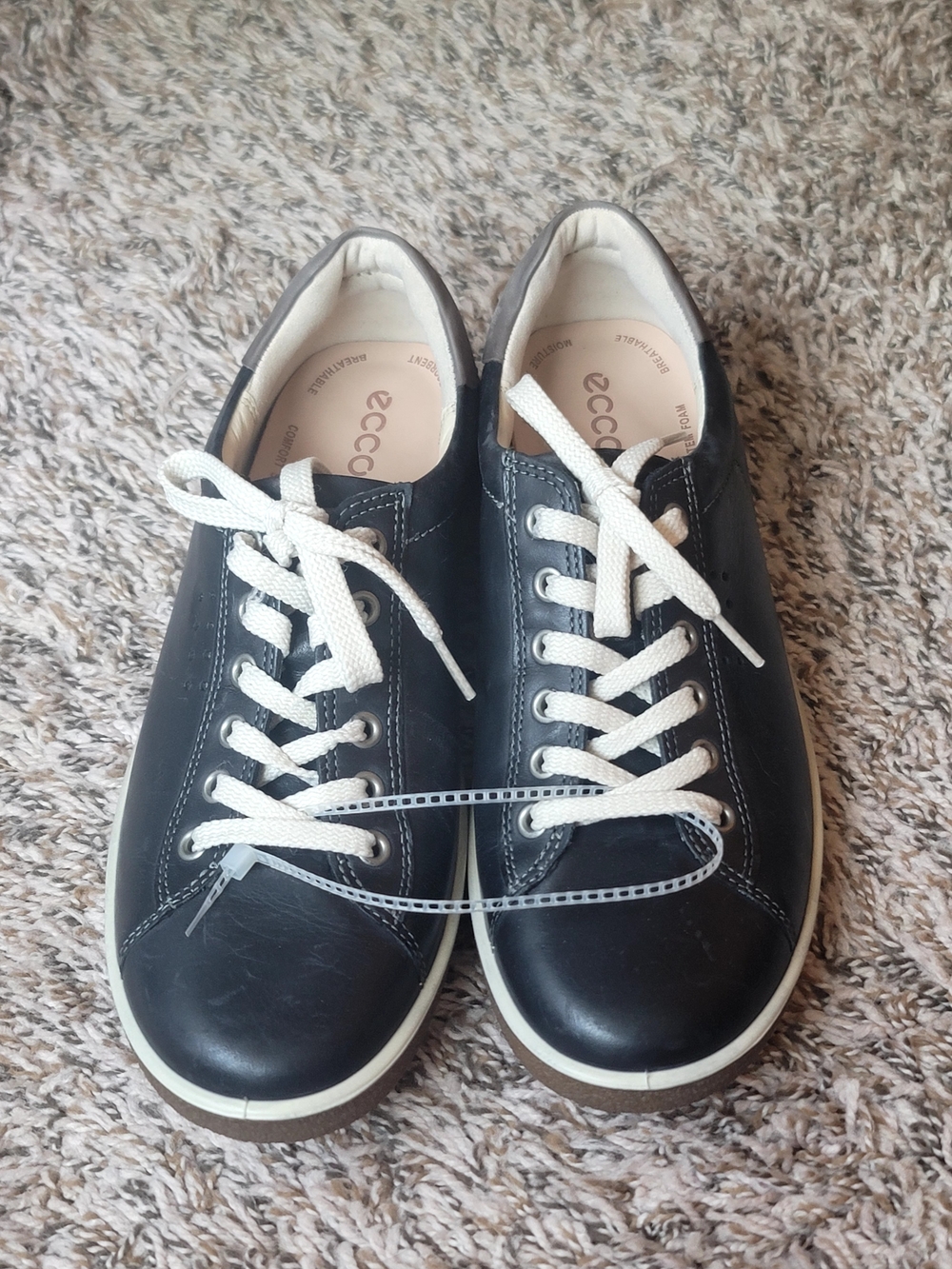ECCO Women's Navy Leather Sneakers with White Laces